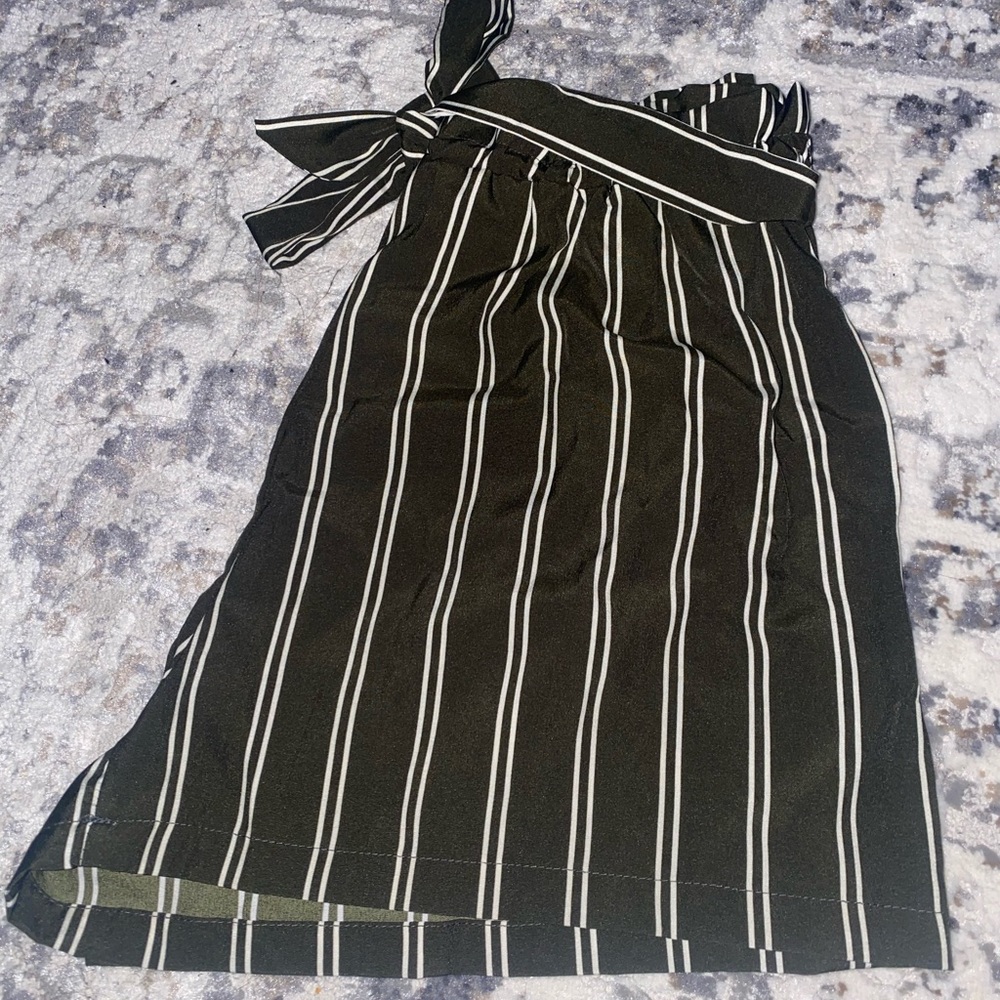 Parachute Shorts (olive green & white)
